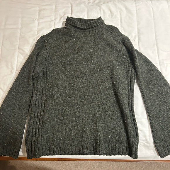 Vintage ribbed neck lambswool sweater. - Picture 1 of 3